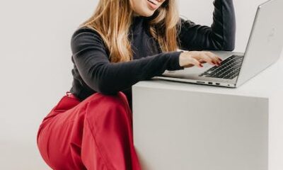 Zapatillas negras para mujer: Comodidad y estilo en el trabajo